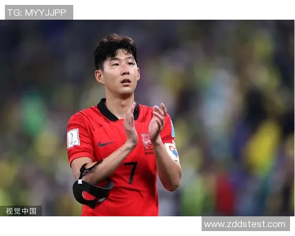 足球明星奢华生活揭秘黄金炫富图片引发热议与羡慕